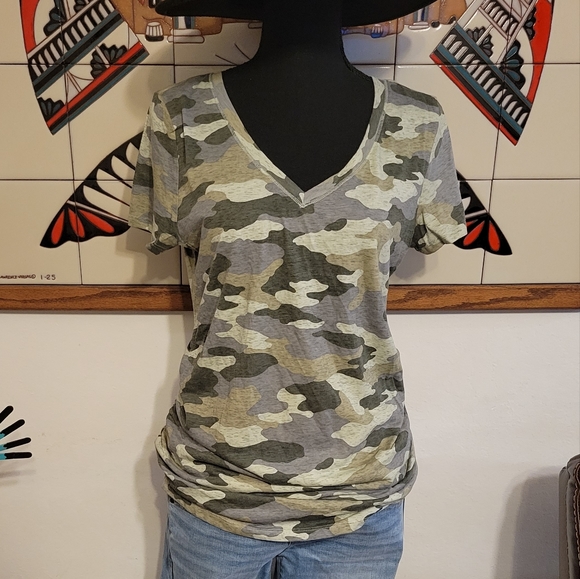 CAMO THE BUMP Maternity Side Ruched Vneck Tee - Picture 5 of 8